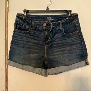 Time and Tru Mid-Rise Shorts